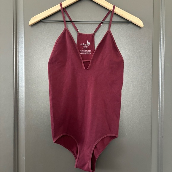 Free People Move Along Bodysuit Burgundy/Wine Ribbed V Neck FP Intimately Size M - Picture 3 of 7